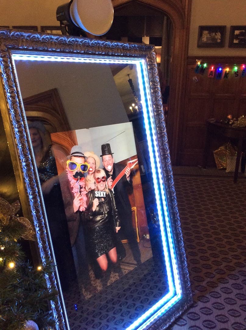 Giggling Genie Photo Booths 4