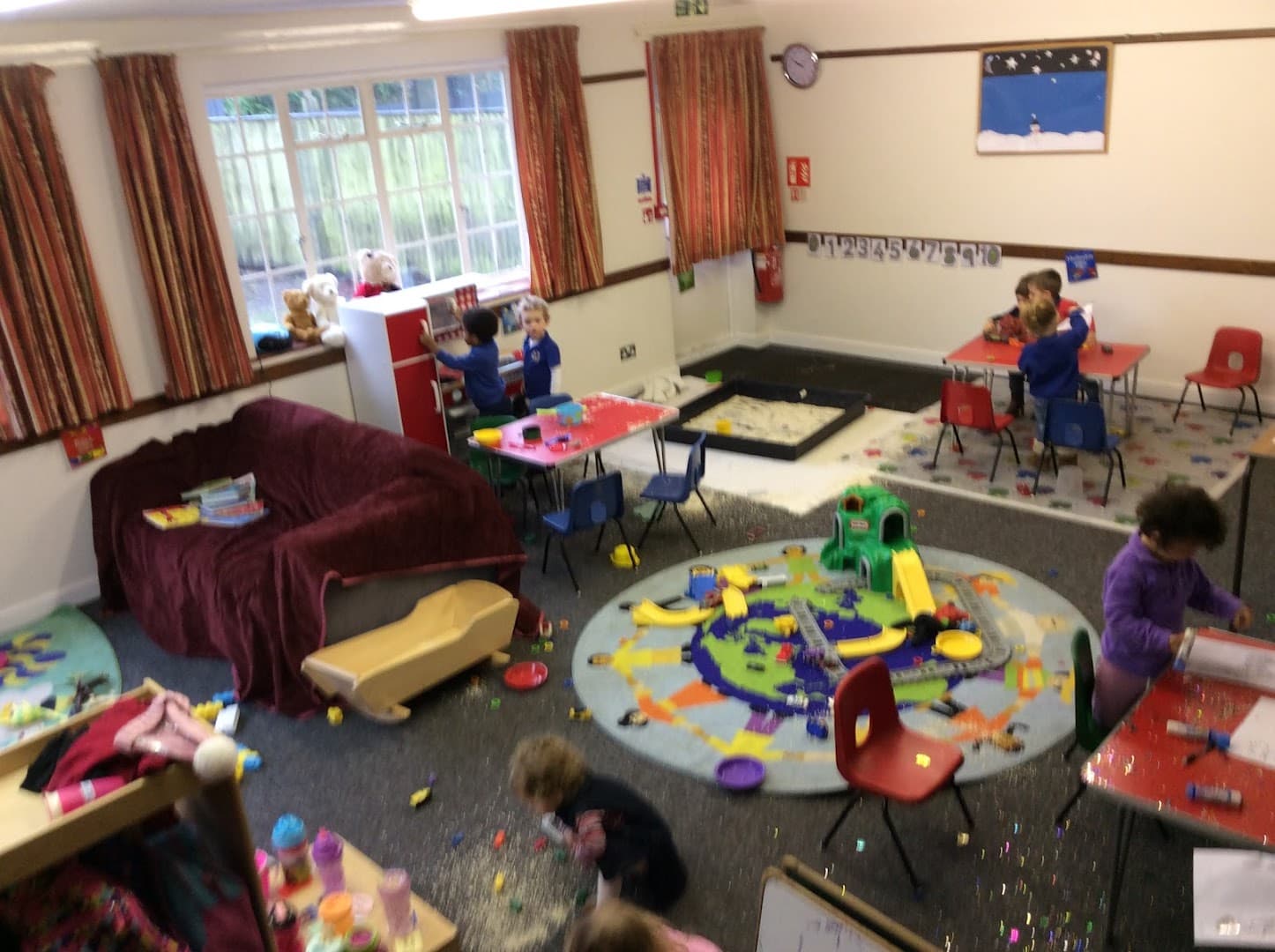Holy Trinity Pre School - Knaphill 4