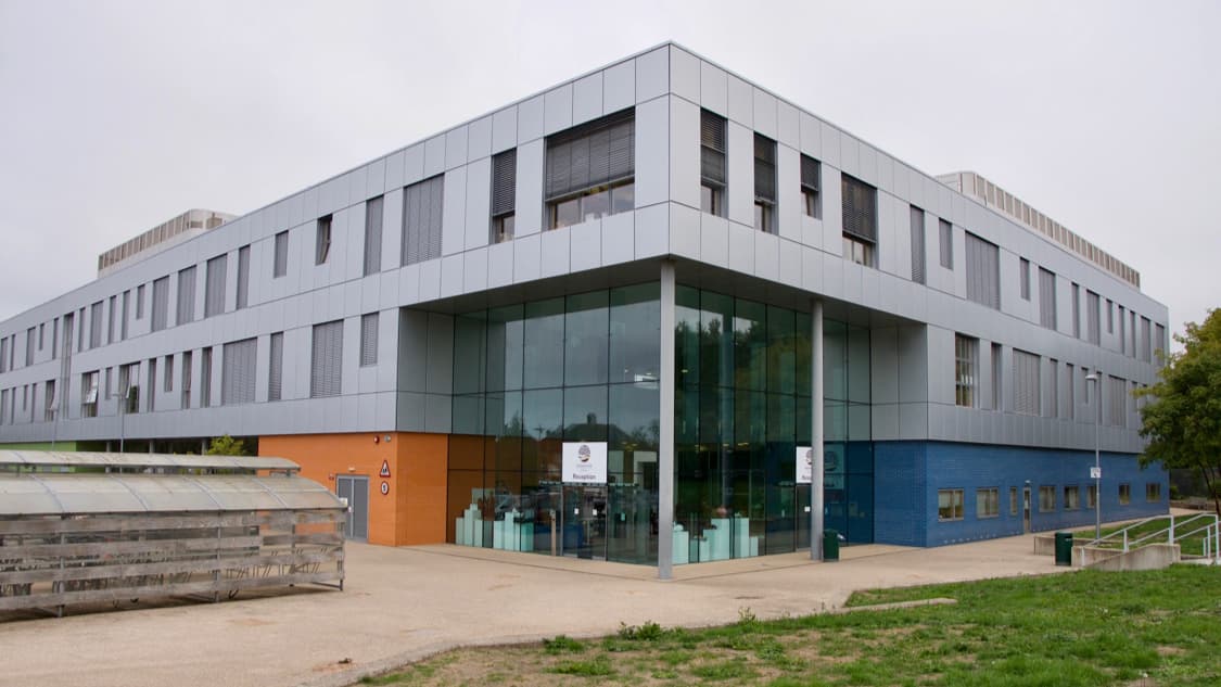 Chessington School, Garrison Lane, Chessington KT9 2JS