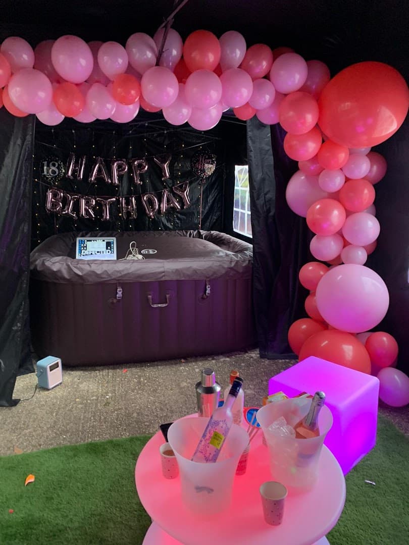 Dancey Bouncy Castle & Hot Tub Hire 5