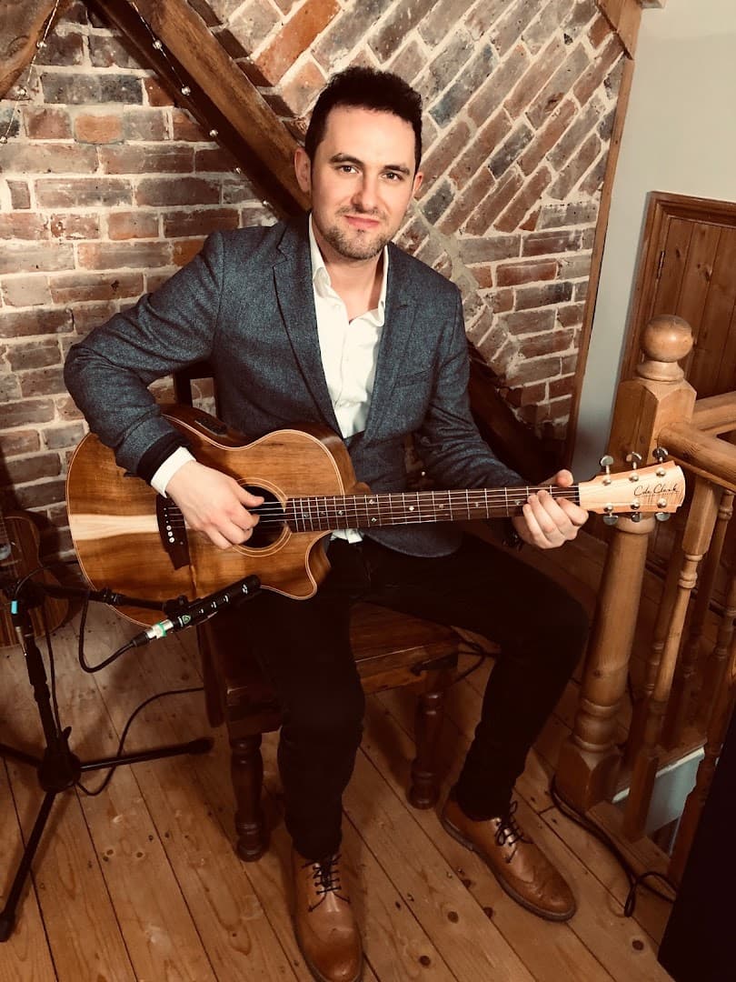 Guitar and Ukulele Lessons Surrey (currently no spaces available)