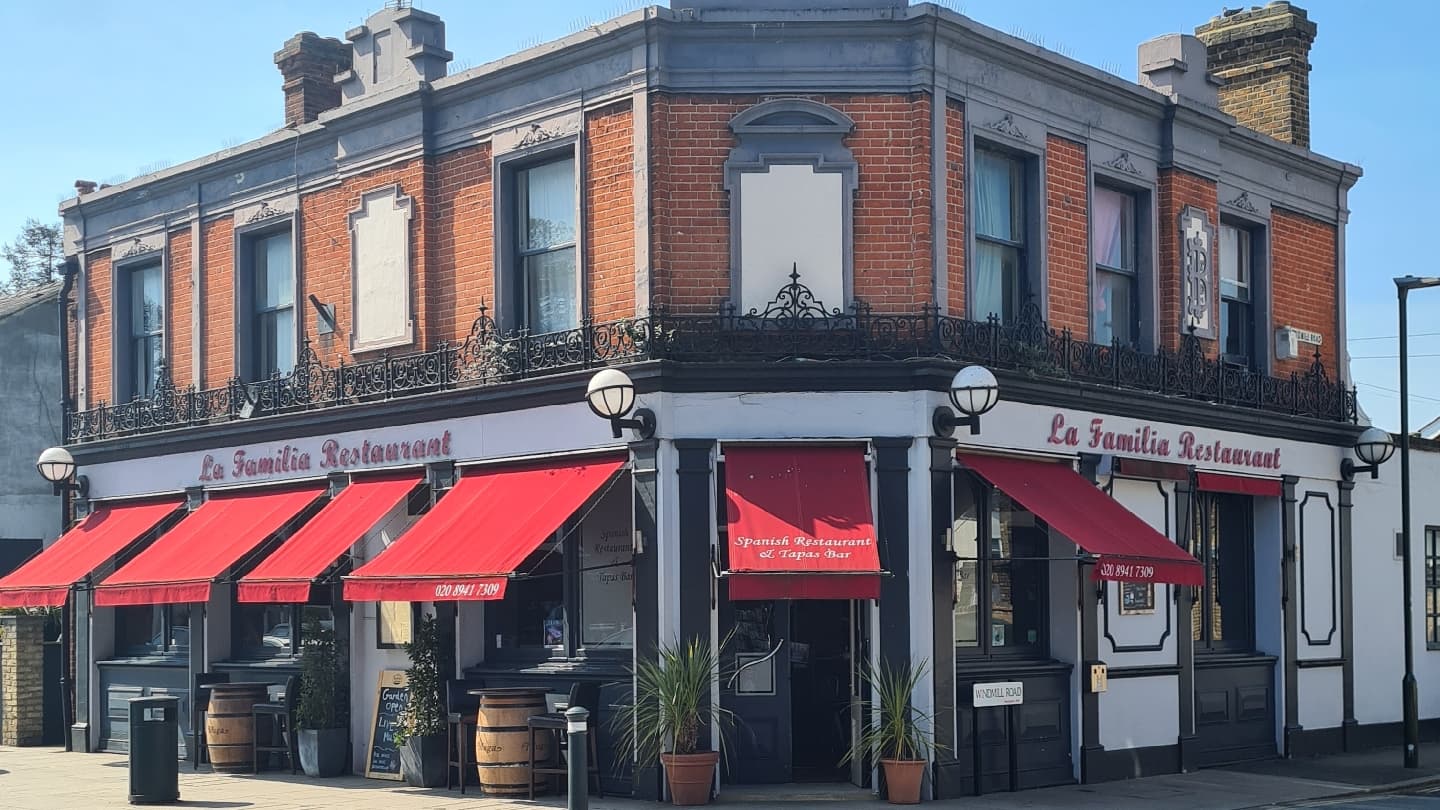 La Familia Restaurant - Hampton Hill