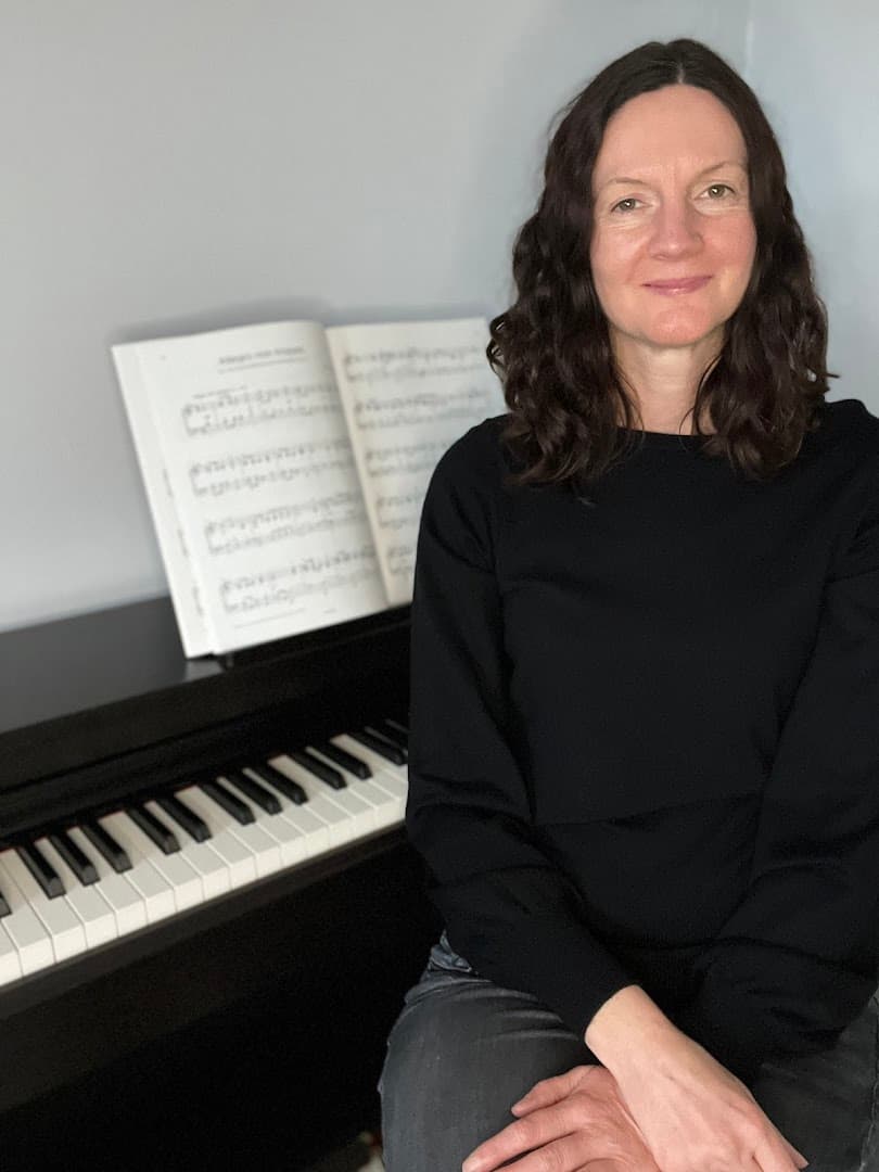 Lisa, Piano lessons 4