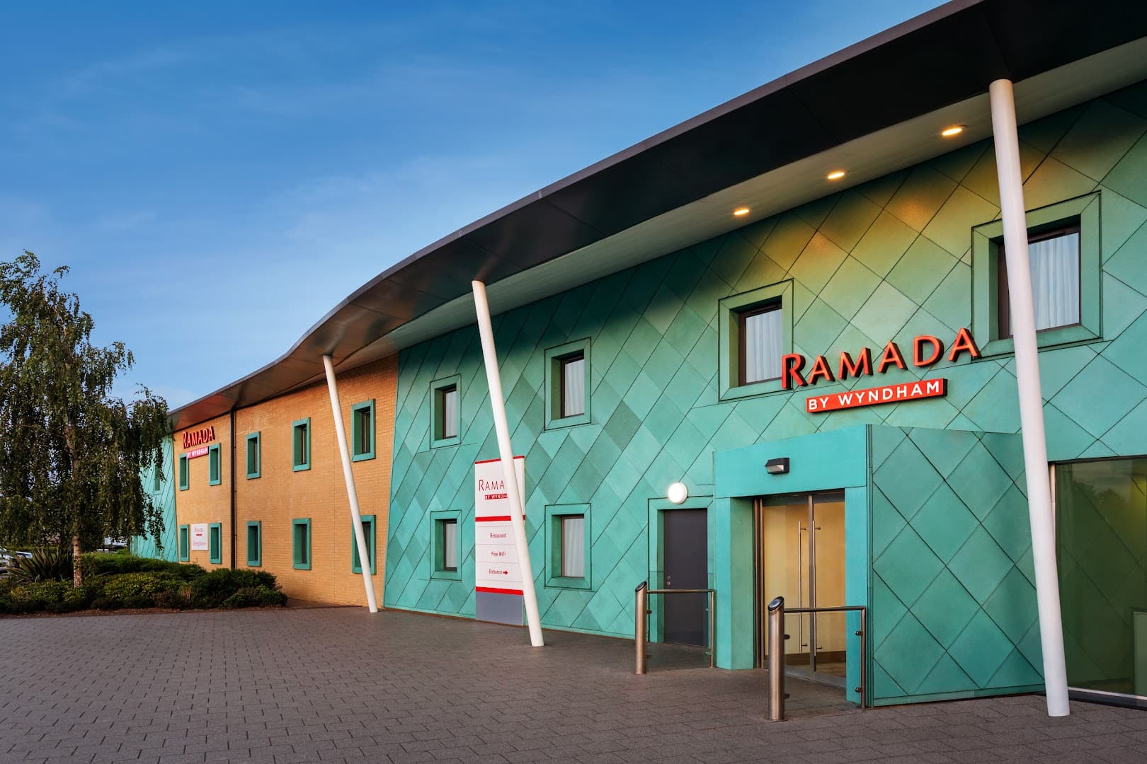 Ramada Cobham M25