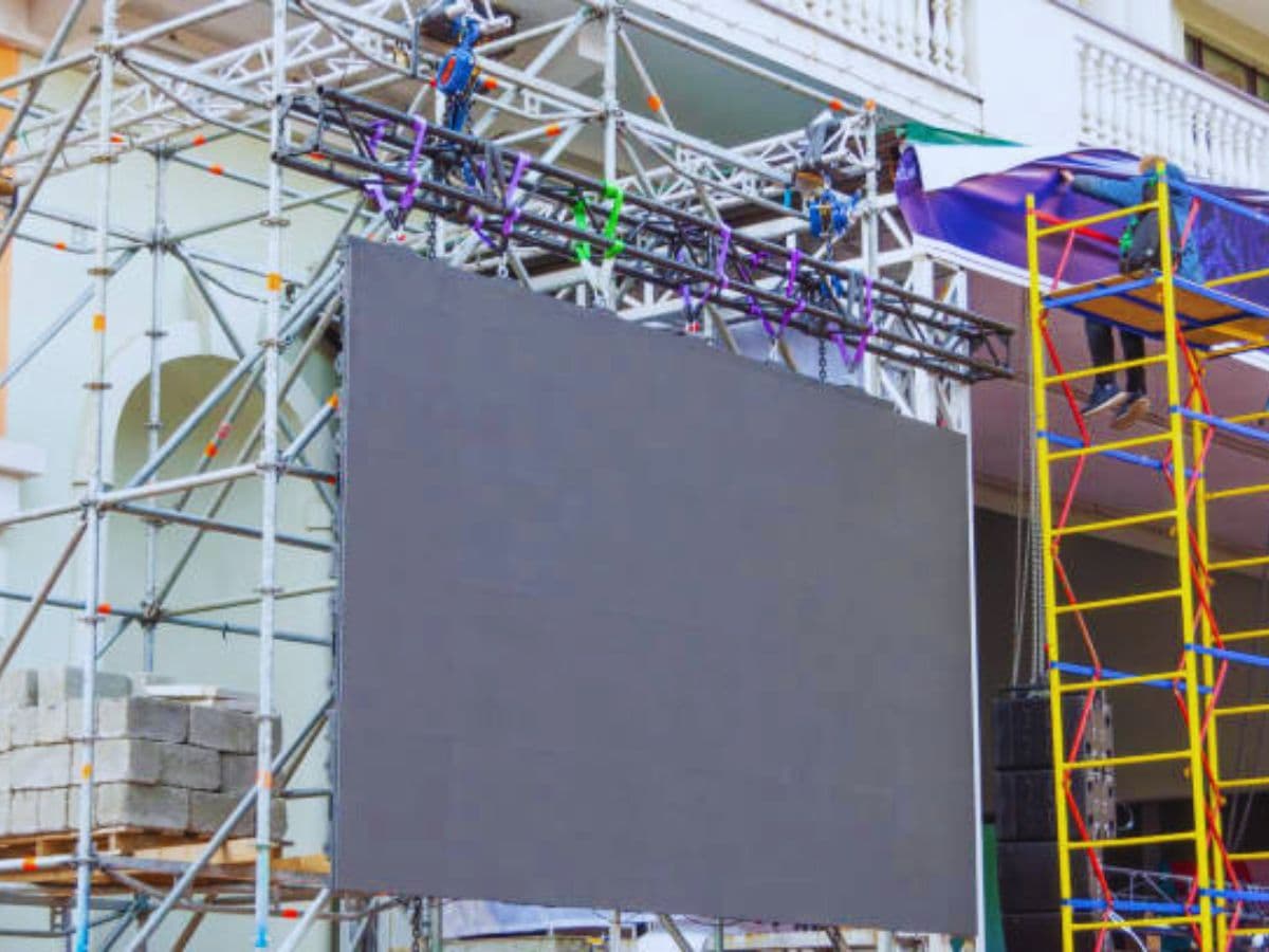 The Sound & Light Hire Company Surrey - London Lighting Hire And Speaker Hire 10