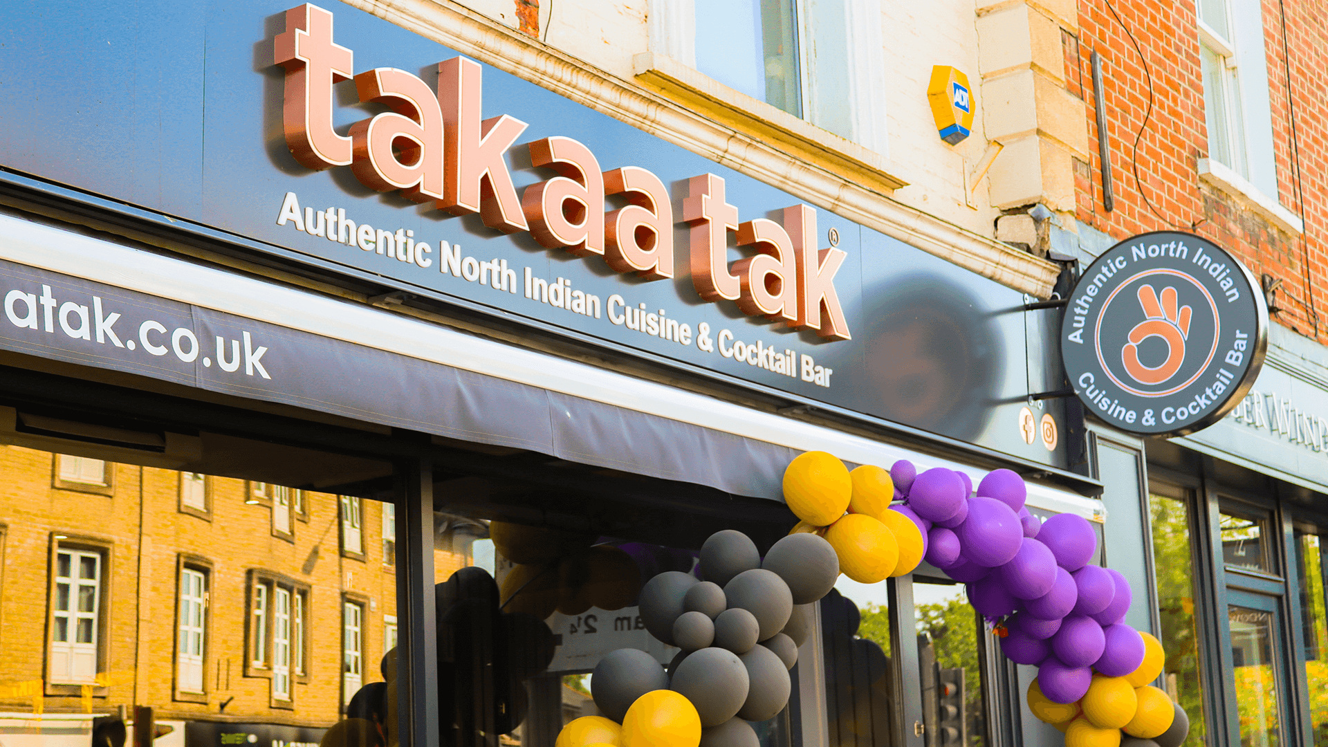 Takaa Tak, Teddington
