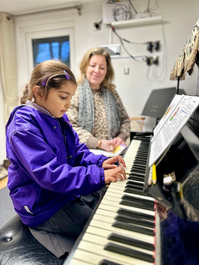 Kingston Music School (Singing Violin Viola Piano & Guitar Lessons) 8