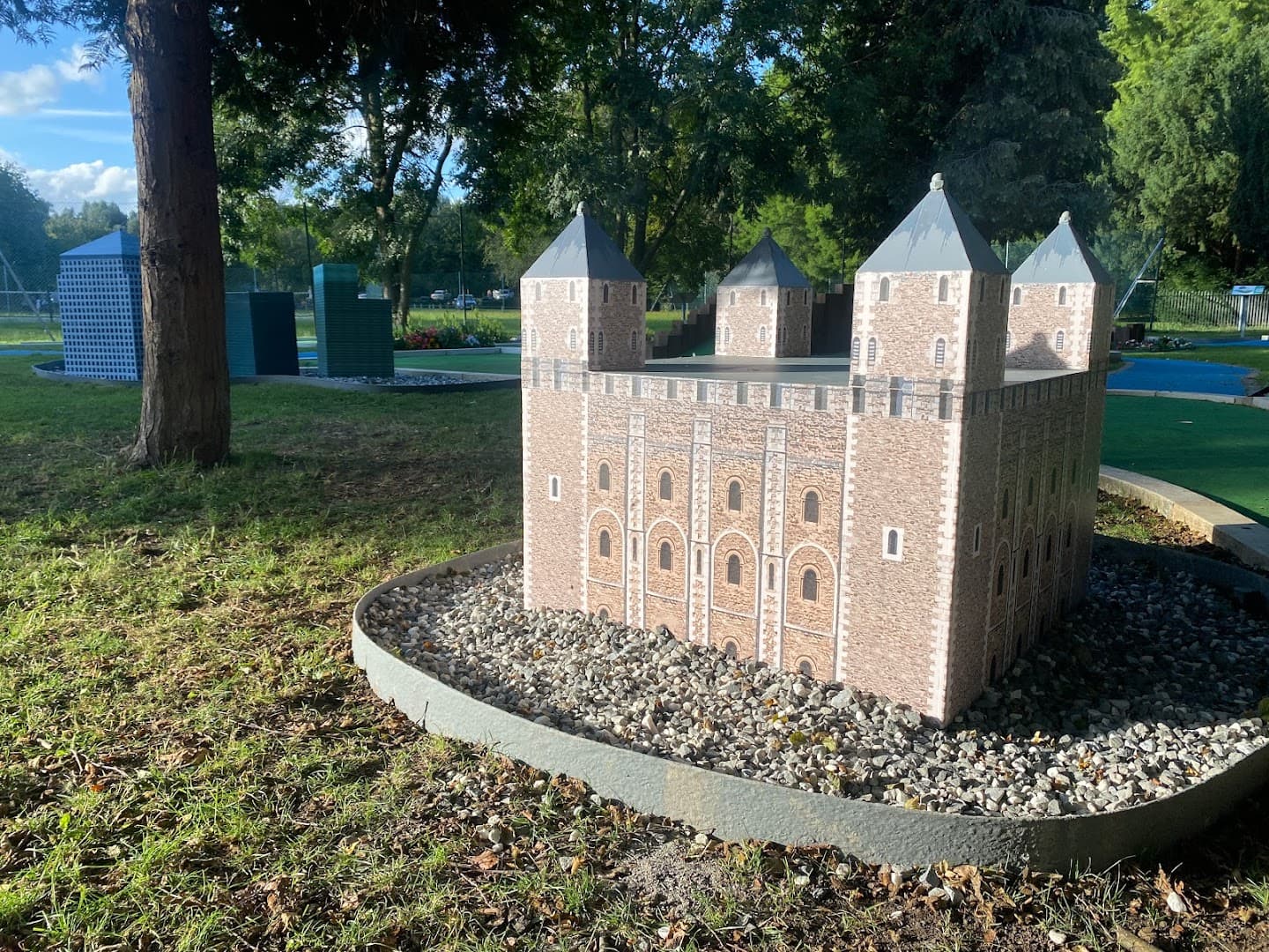 River Thames Mini Golf - by The Little Green Boat Company 4