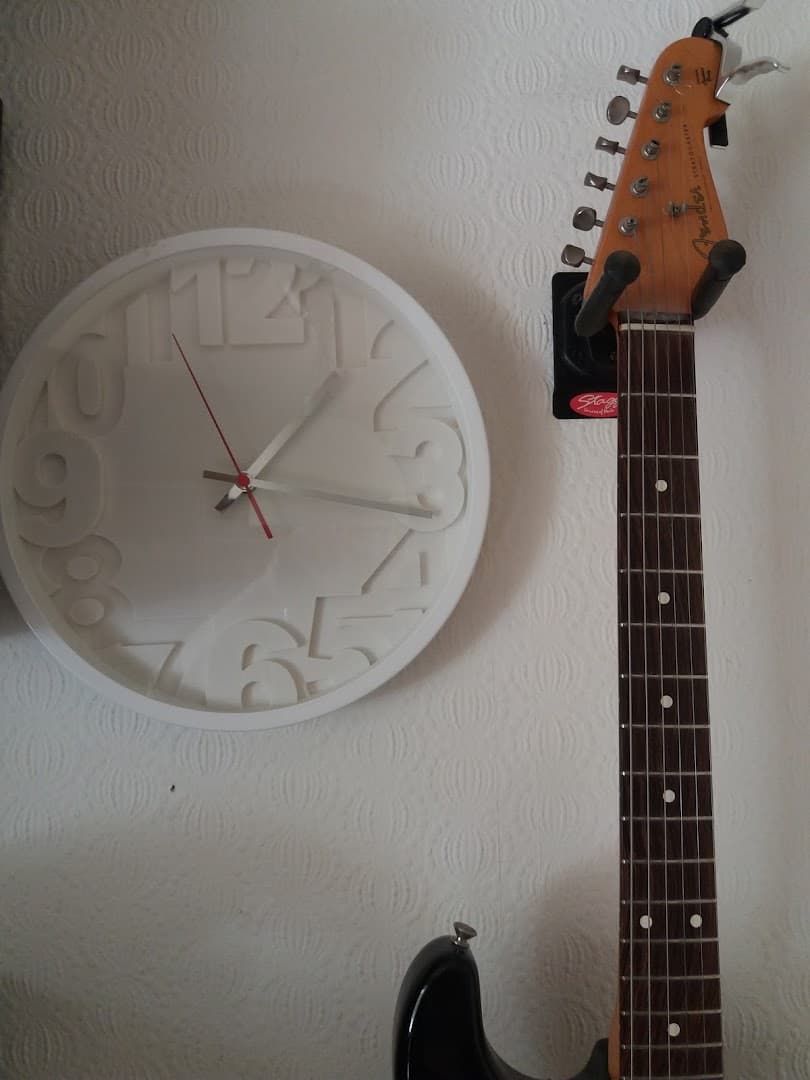 GUITAR LESSONS IN SURREY: learn to play songs you love 3