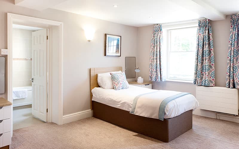 Life Works: Alcohol rehab & drug detox - Surrey 3