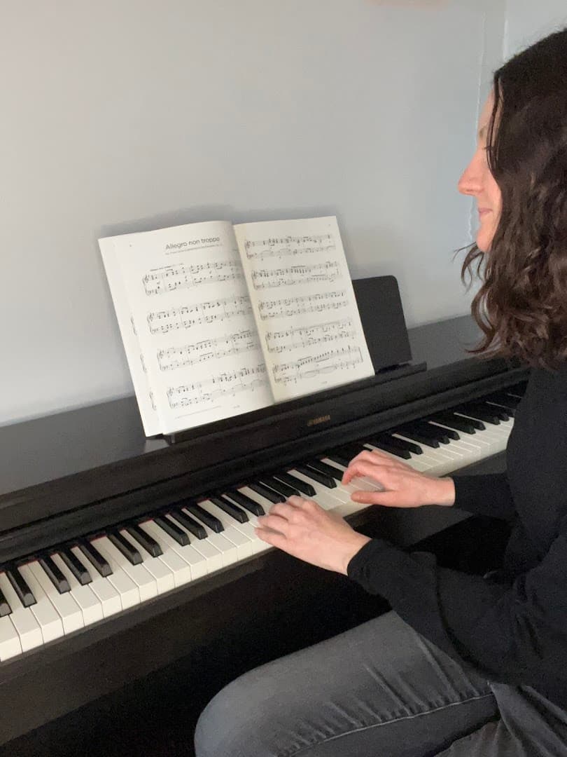 Lisa, Piano lessons 3