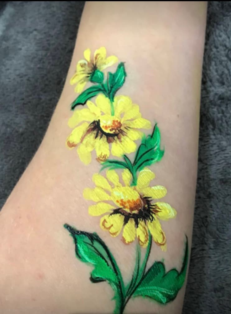 Suz Sunshine Face painting for Surrey , Berkshire and Hampshire . 3