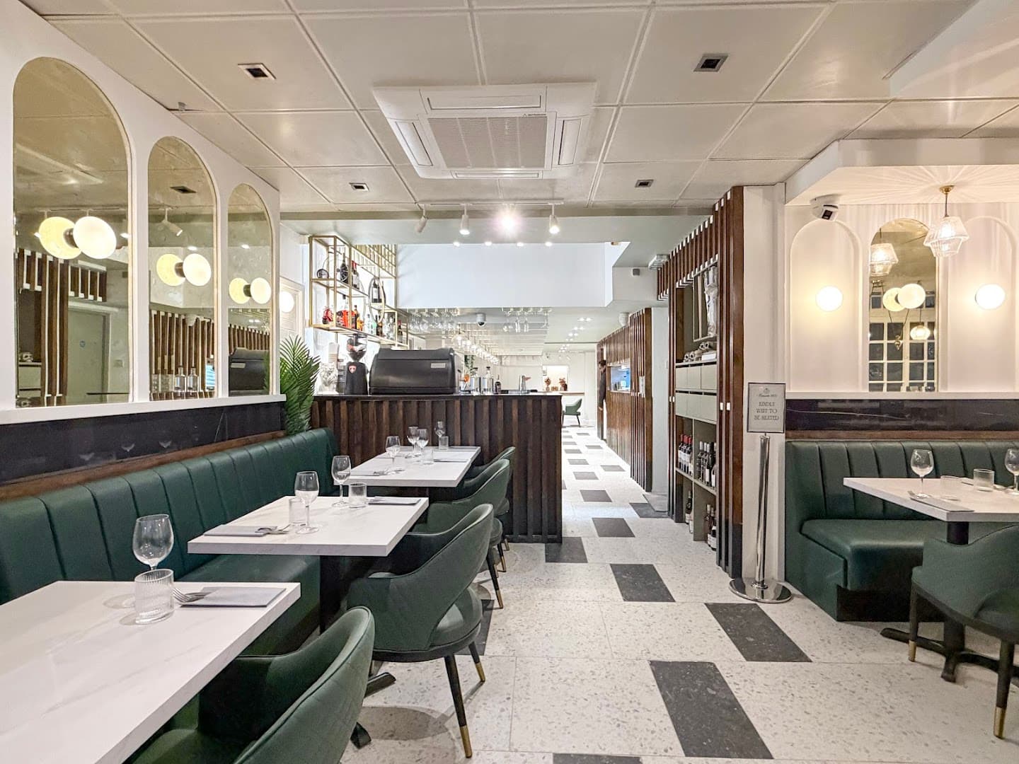 Brasserie 1600 Hampton Hill