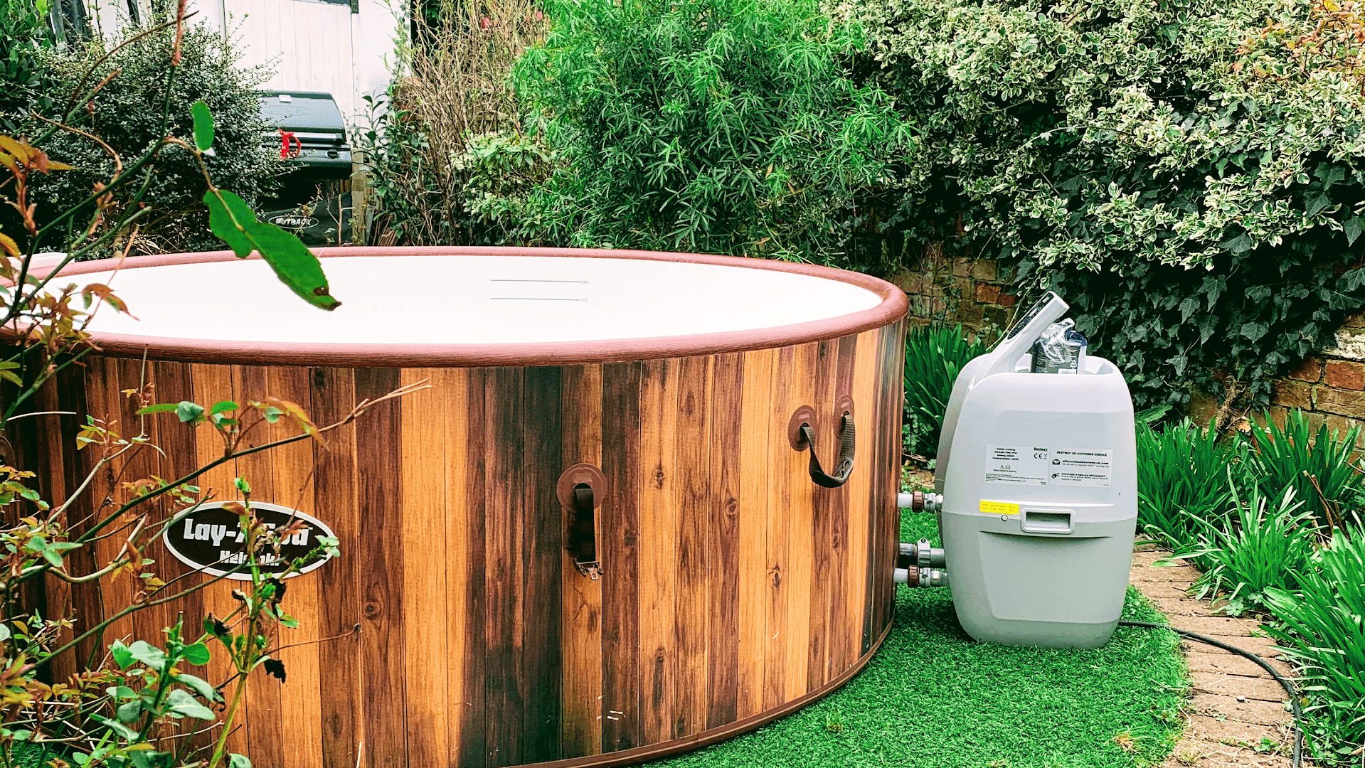 Dancey Bouncy Castle & Hot Tub Hire 3