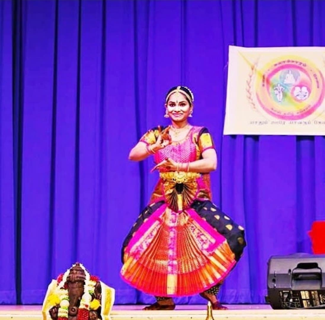 Indian dance lessons classes workshop arts Bharatanatyam Woking Surrey Guildford UK England Farnham Bracknell Camberley