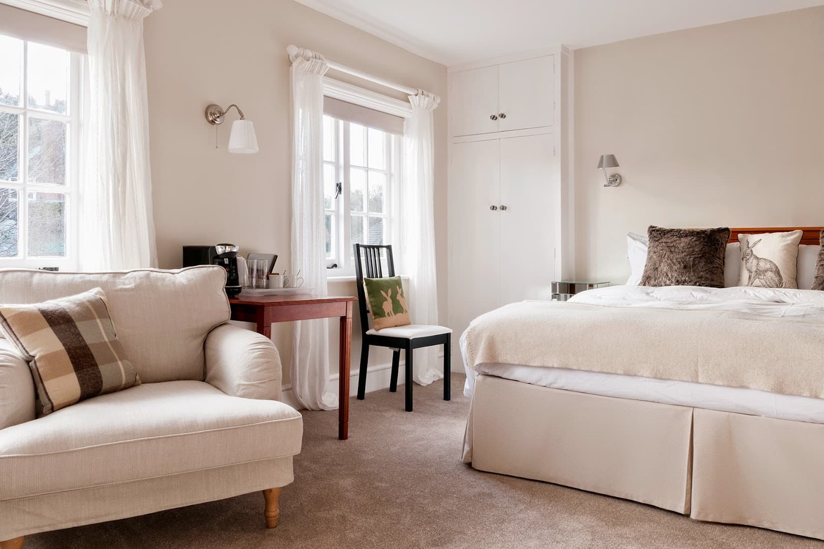 Hurtwood Hotel Bed & Breakfast 2