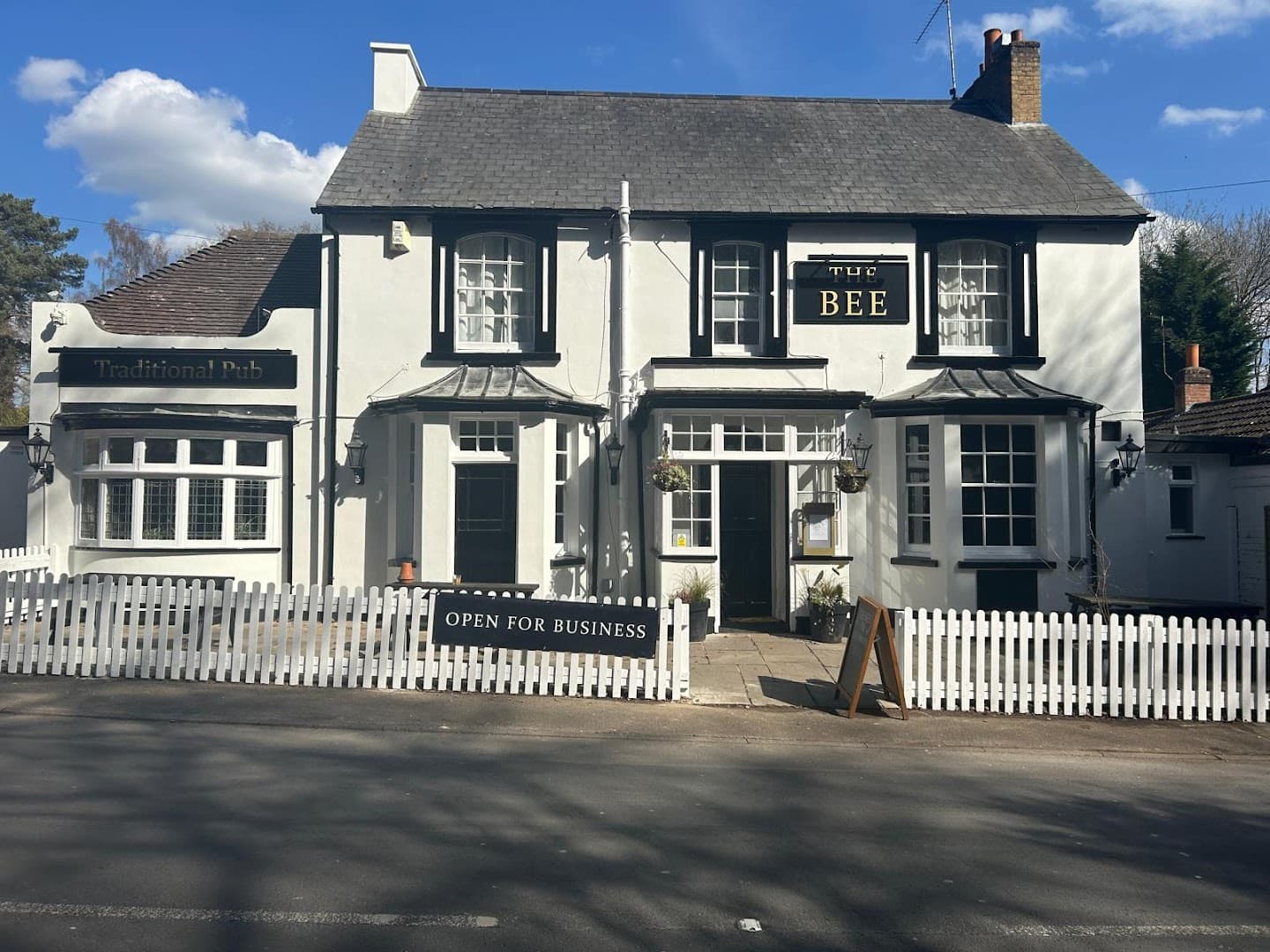 The Bee Pub, Windlesham