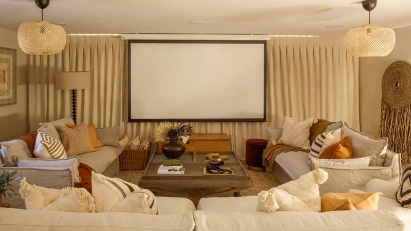 Richer Sounds, Reigate 3