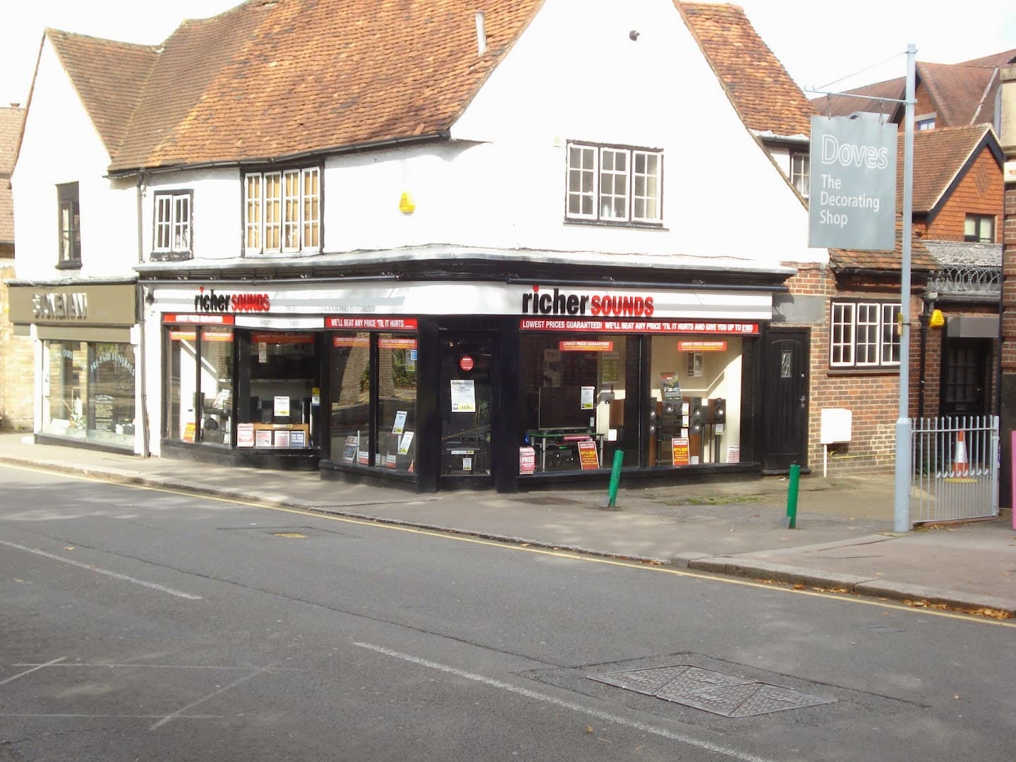 Richer Sounds, Reigate