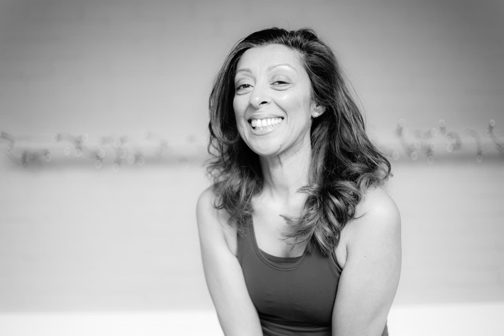 Della yogabarredance