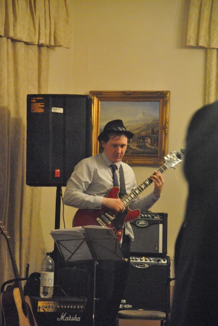 Chris Keyte Guitar & Piano Tutor - West Molesey, East Molesey, Hampton, Thames Ditton, Long Ditton, Walton, Hersham 2