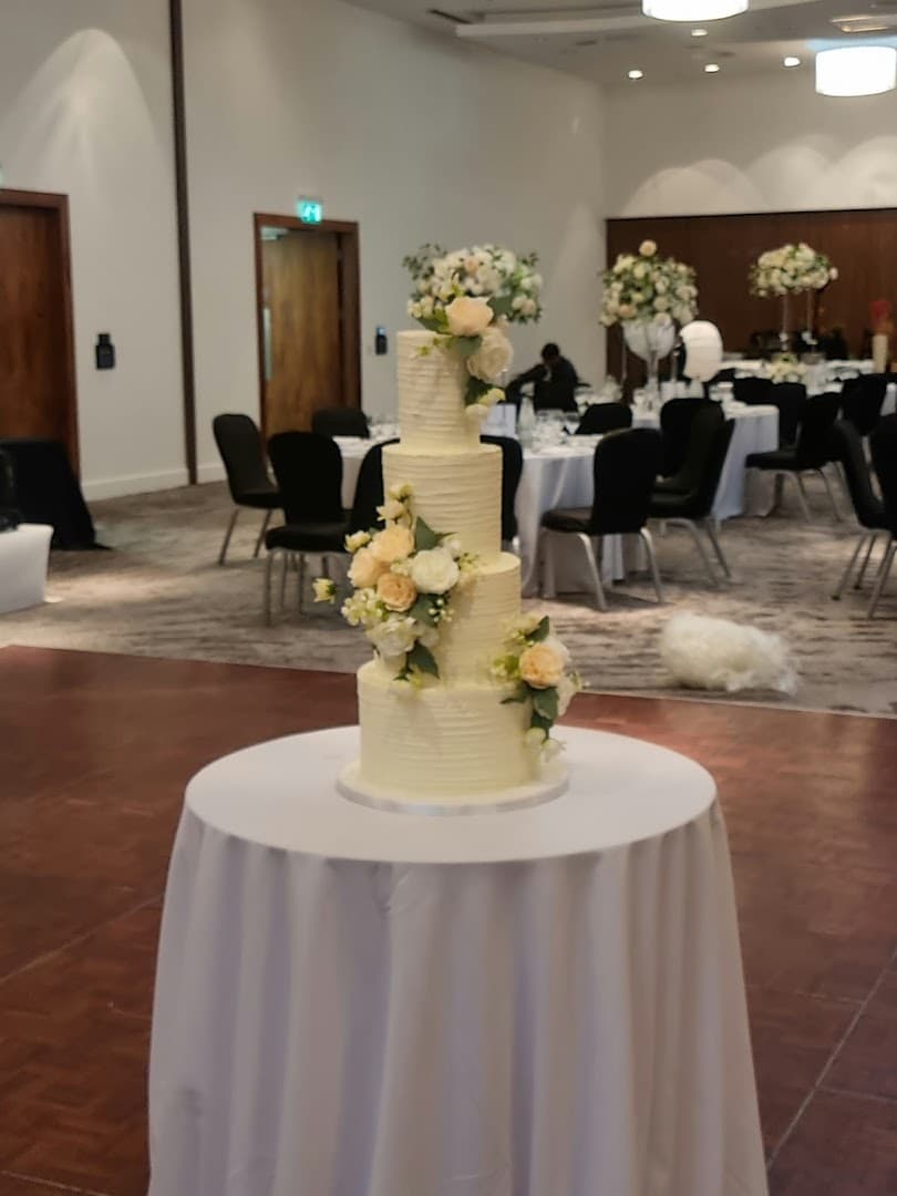 LolasBakes | Wedding Cakes, Birthday Cakes , Cupcakes in Sunbury