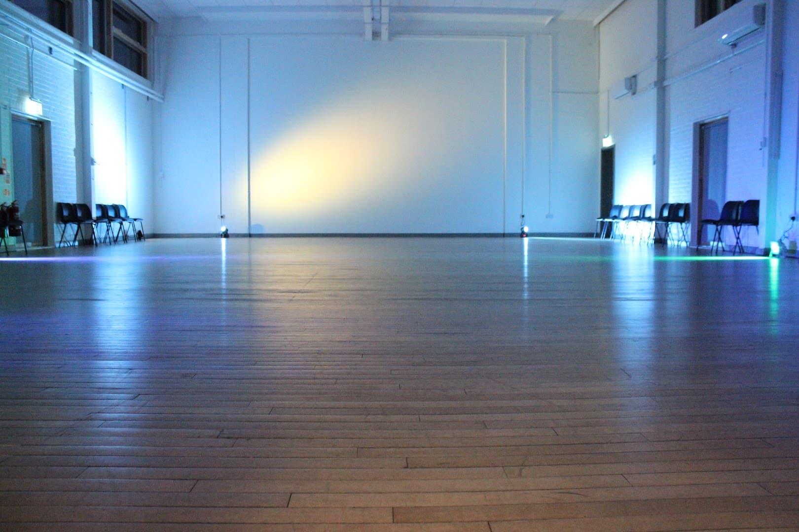 Mundo Latino UK / Salsa and Bachata Dance School. 5