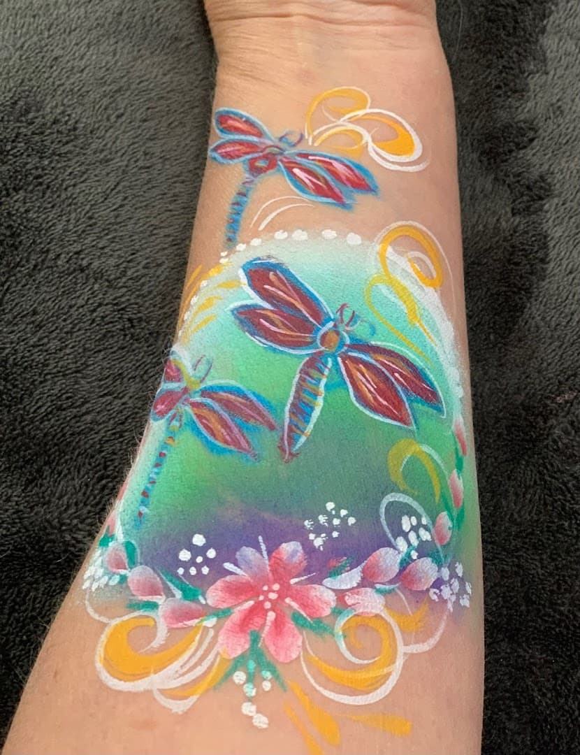 Suz Sunshine Face painting for Surrey , Berkshire and Hampshire .