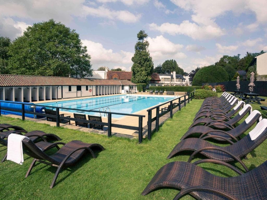 Sunday Box Hill Burford Bridge Hotel 3